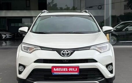 Toyota RAV4, 2018 год, 2 250 008 рублей, 2 фотография