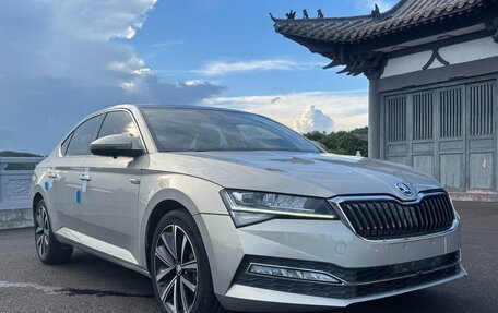 Skoda Superb III рестайлинг, 2022 год, 2 280 000 рублей, 1 фотография
