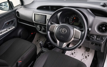 Toyota Vitz, 2015 год, 899 000 рублей, 9 фотография