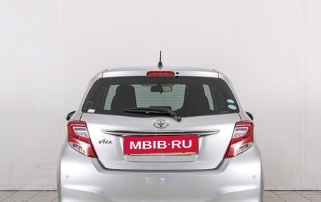 Toyota Vitz, 2015 год, 899 000 рублей, 6 фотография