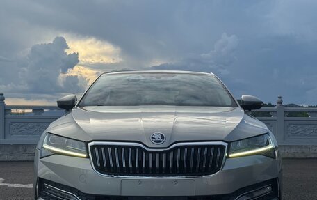 Skoda Superb III рестайлинг, 2022 год, 2 280 000 рублей, 2 фотография