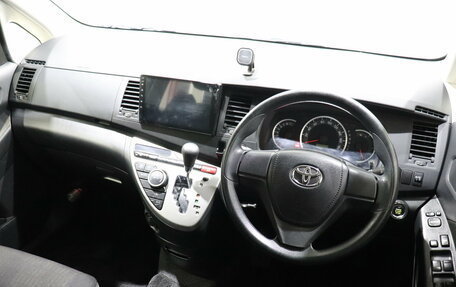 Toyota ISis I, 2013 год, 1 120 000 рублей, 14 фотография