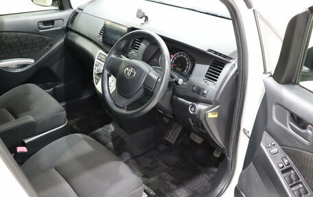 Toyota ISis I, 2013 год, 1 120 000 рублей, 17 фотография