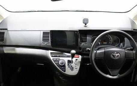 Toyota ISis I, 2013 год, 1 120 000 рублей, 15 фотография