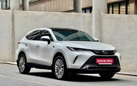 Toyota Harrier, 2024 год, 4 300 008 рублей, 3 фотография