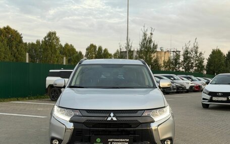 Mitsubishi Outlander III рестайлинг 3, 2022 год, 2 550 000 рублей, 3 фотография