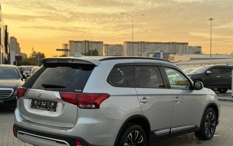 Mitsubishi Outlander III рестайлинг 3, 2022 год, 2 550 000 рублей, 4 фотография