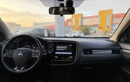 Mitsubishi Outlander III рестайлинг 3, 2022 год, 2 550 000 рублей, 30 фотография