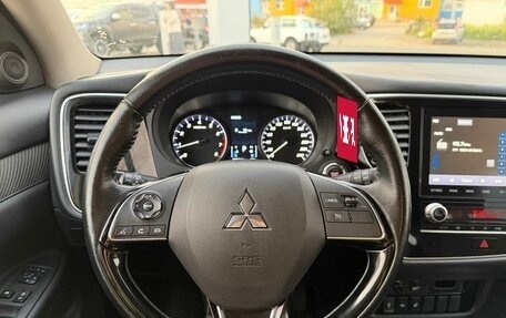 Mitsubishi Outlander III рестайлинг 3, 2022 год, 2 550 000 рублей, 20 фотография