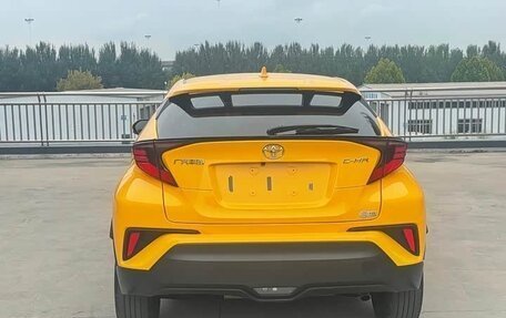Toyota C-HR I рестайлинг, 2022 год, 3 470 000 рублей, 5 фотография