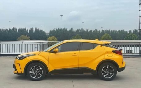 Toyota C-HR I рестайлинг, 2022 год, 3 470 000 рублей, 6 фотография