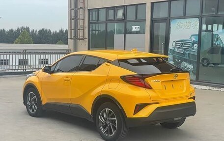Toyota C-HR I рестайлинг, 2022 год, 3 470 000 рублей, 7 фотография
