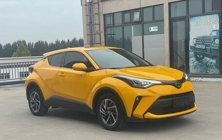 Toyota C-HR I рестайлинг, 2022 год, 3 470 000 рублей, 3 фотография