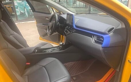Toyota C-HR I рестайлинг, 2022 год, 3 470 000 рублей, 13 фотография