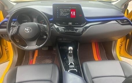 Toyota C-HR I рестайлинг, 2022 год, 3 470 000 рублей, 11 фотография