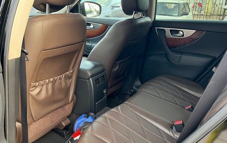 Infiniti QX70, 2016 год, 2 950 000 рублей, 9 фотография