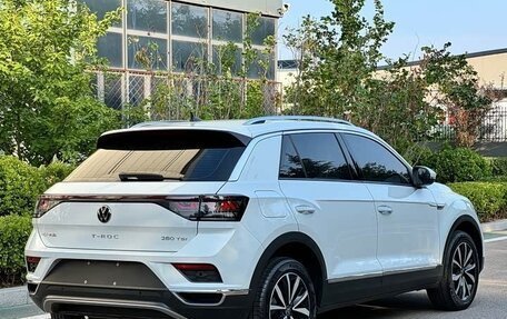 Volkswagen T-Roc I, 2023 год, 1 910 000 рублей, 4 фотография