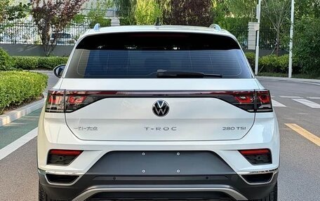 Volkswagen T-Roc I, 2023 год, 1 910 000 рублей, 5 фотография