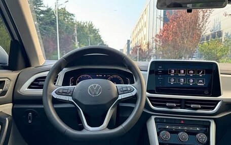 Volkswagen T-Roc I, 2023 год, 1 910 000 рублей, 6 фотография