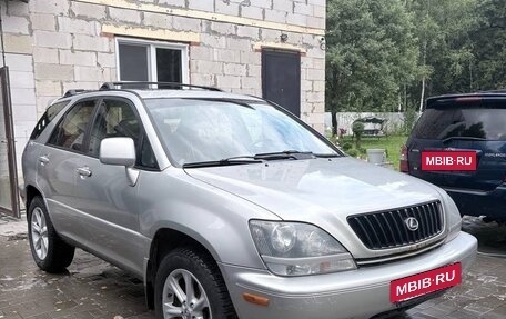 Lexus RX IV рестайлинг, 2000 год, 800 000 рублей, 2 фотография