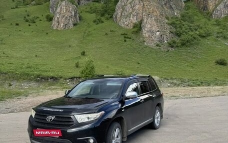 Toyota Highlander III, 2011 год, 2 150 000 рублей, 2 фотография