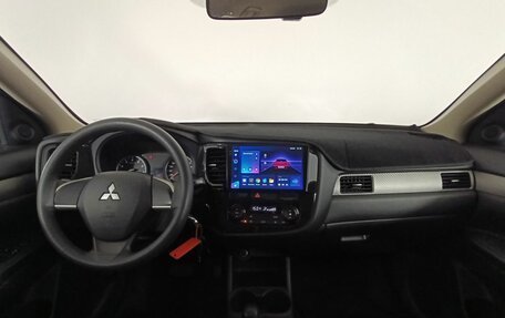 Mitsubishi Outlander III рестайлинг 3, 2014 год, 1 360 000 рублей, 11 фотография