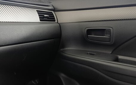 Mitsubishi Outlander III рестайлинг 3, 2014 год, 1 360 000 рублей, 15 фотография