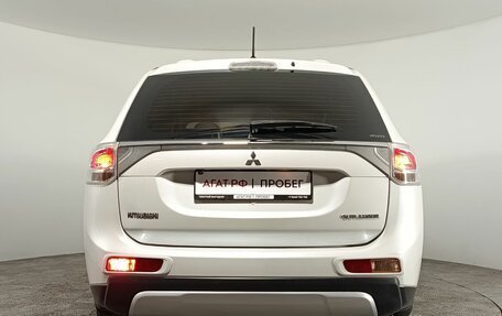 Mitsubishi Outlander III рестайлинг 3, 2014 год, 1 360 000 рублей, 6 фотография