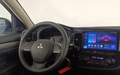 Mitsubishi Outlander III рестайлинг 3, 2014 год, 1 360 000 рублей, 12 фотография