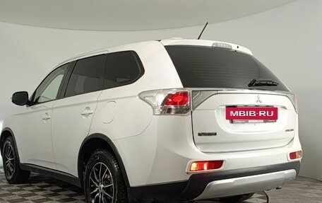 Mitsubishi Outlander III рестайлинг 3, 2014 год, 1 360 000 рублей, 5 фотография