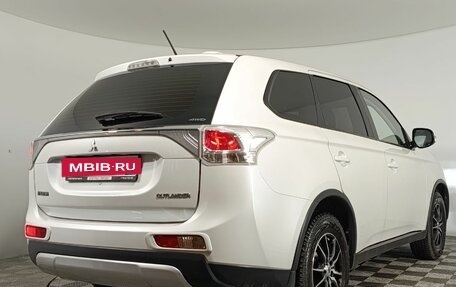 Mitsubishi Outlander III рестайлинг 3, 2014 год, 1 360 000 рублей, 7 фотография
