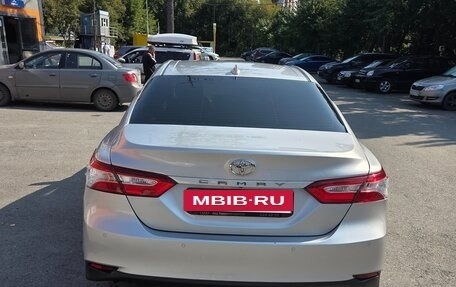 Toyota Camry, 2021 год, 3 350 000 рублей, 10 фотография