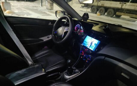 Hyundai Solaris II рестайлинг, 2015 год, 370 000 рублей, 5 фотография