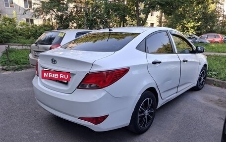 Hyundai Solaris II рестайлинг, 2015 год, 370 000 рублей, 3 фотография