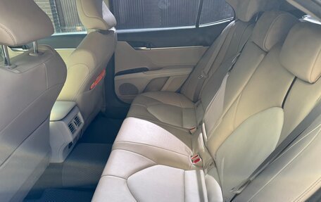 Toyota Camry, 2018 год, 2 300 000 рублей, 9 фотография