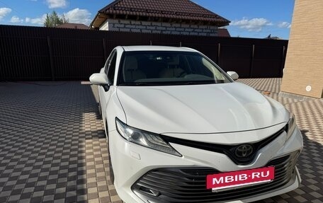 Toyota Camry, 2018 год, 2 300 000 рублей, 2 фотография