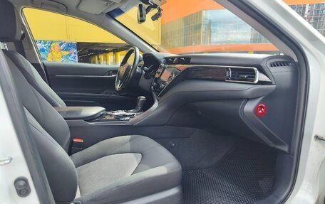 Toyota Camry, 2020 год, 2 650 000 рублей, 10 фотография