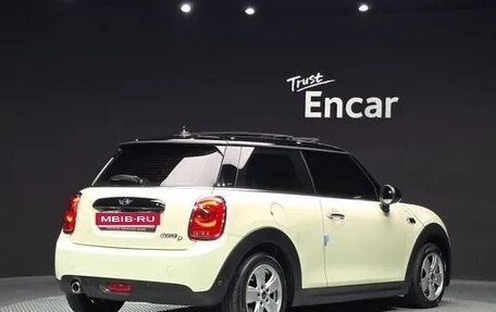MINI Hatch, 2018 год, 1 050 000 рублей, 2 фотография