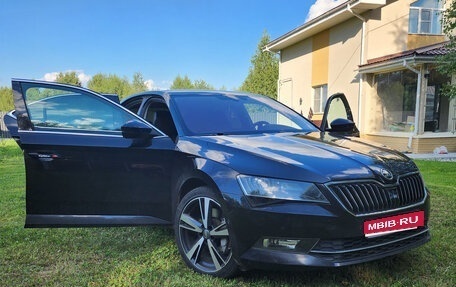 Skoda Superb III рестайлинг, 2017 год, 1 800 000 рублей, 1 фотография