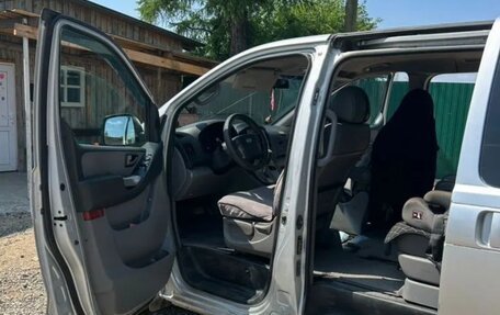Hyundai H-1 II рестайлинг, 2008 год, 950 000 рублей, 3 фотография