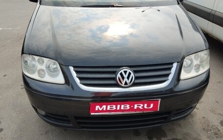 Volkswagen Touran III, 2004 год, 200 000 рублей, 1 фотография