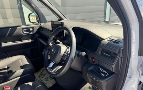 Honda Stepwgn, 2023 год, 2 150 000 рублей, 13 фотография