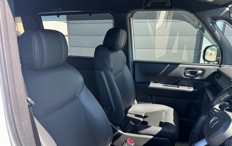 Honda Stepwgn, 2023 год, 2 150 000 рублей, 14 фотография