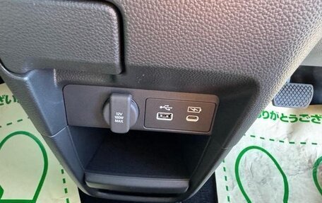 Honda Stepwgn, 2023 год, 2 150 000 рублей, 24 фотография