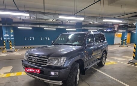 Toyota Land Cruiser 100 рестайлинг 2, 2006 год, 2 690 000 рублей, 2 фотография