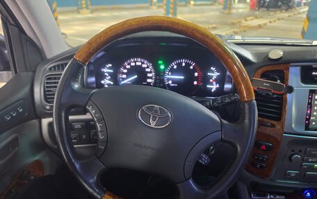 Toyota Land Cruiser 100 рестайлинг 2, 2006 год, 2 690 000 рублей, 6 фотография