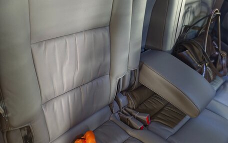 Toyota Land Cruiser 100 рестайлинг 2, 2006 год, 2 690 000 рублей, 12 фотография