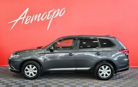 Mitsubishi Outlander III рестайлинг 3, 2018 год, 1 699 000 рублей, 2 фотография
