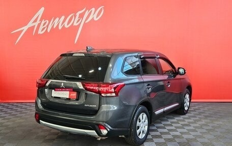 Mitsubishi Outlander III рестайлинг 3, 2018 год, 1 699 000 рублей, 5 фотография