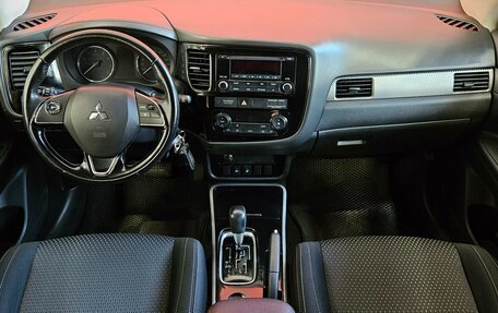 Mitsubishi Outlander III рестайлинг 3, 2018 год, 1 699 000 рублей, 9 фотография